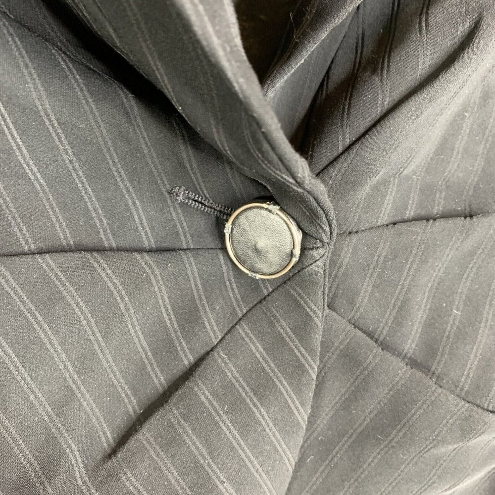 Giorgio Armani Borgo 21 Womans 40 Black Jacket pinstripes missing cuff buttons - Picture 6 of 12